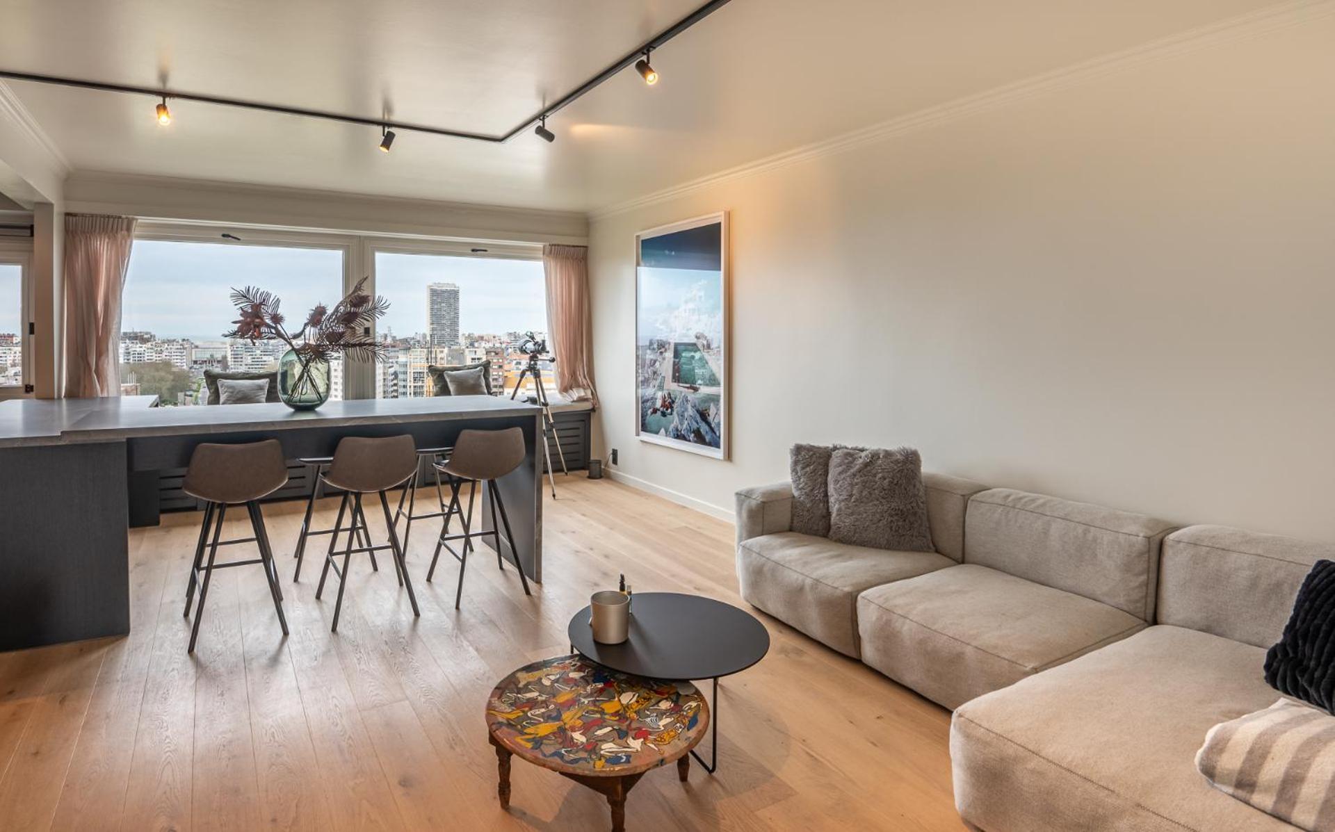 Stunning Views Over With Garage Appartement