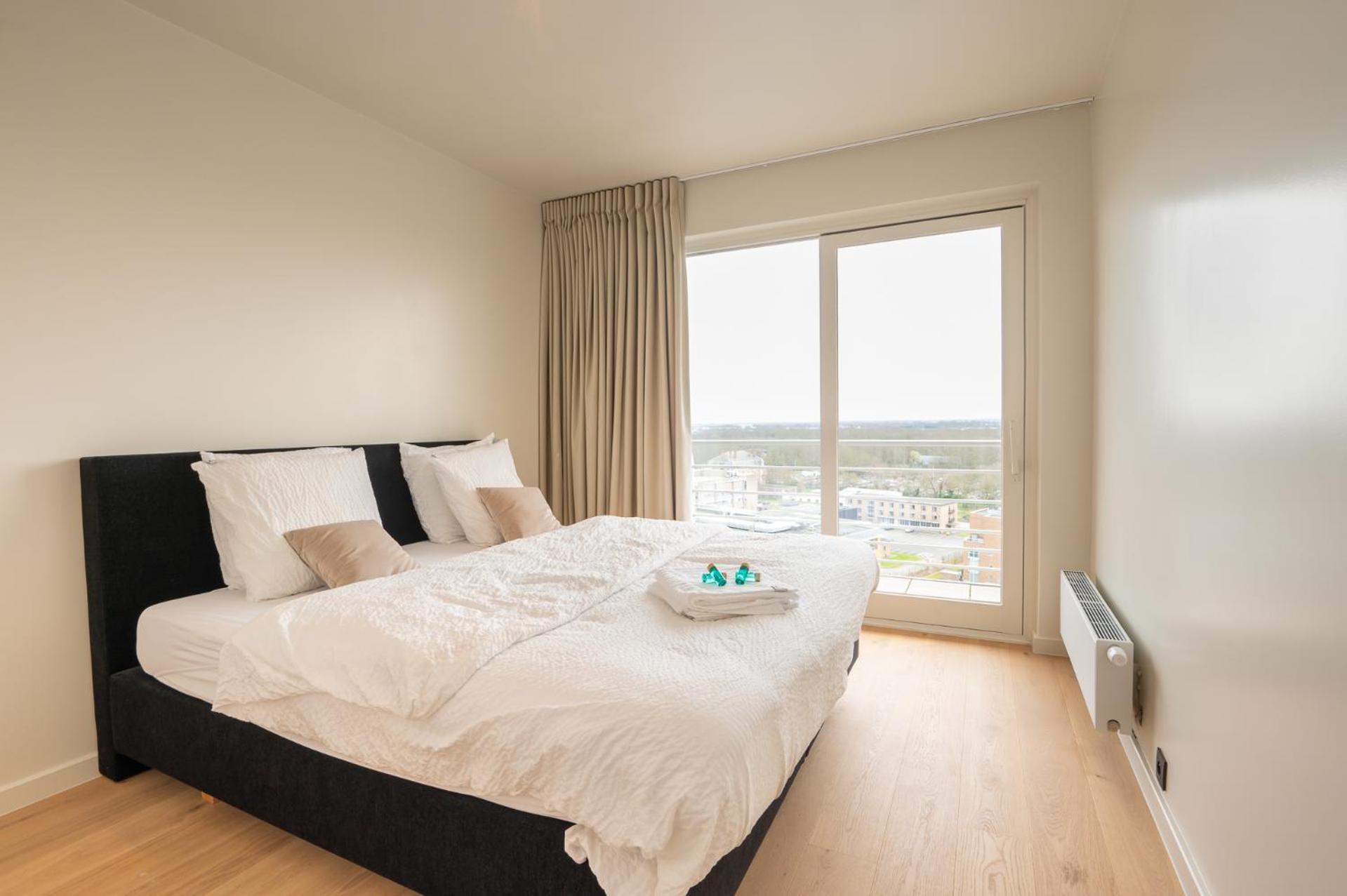 Appartement Stunning Views Over With Garage
